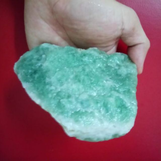 Đá màu xanh lục bảo thiên nhiên