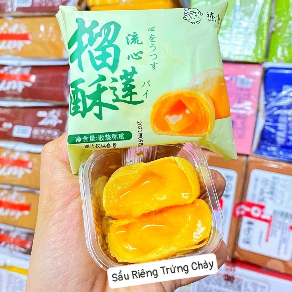 Bánh pía trứng muối ngàn lớp tan chảy