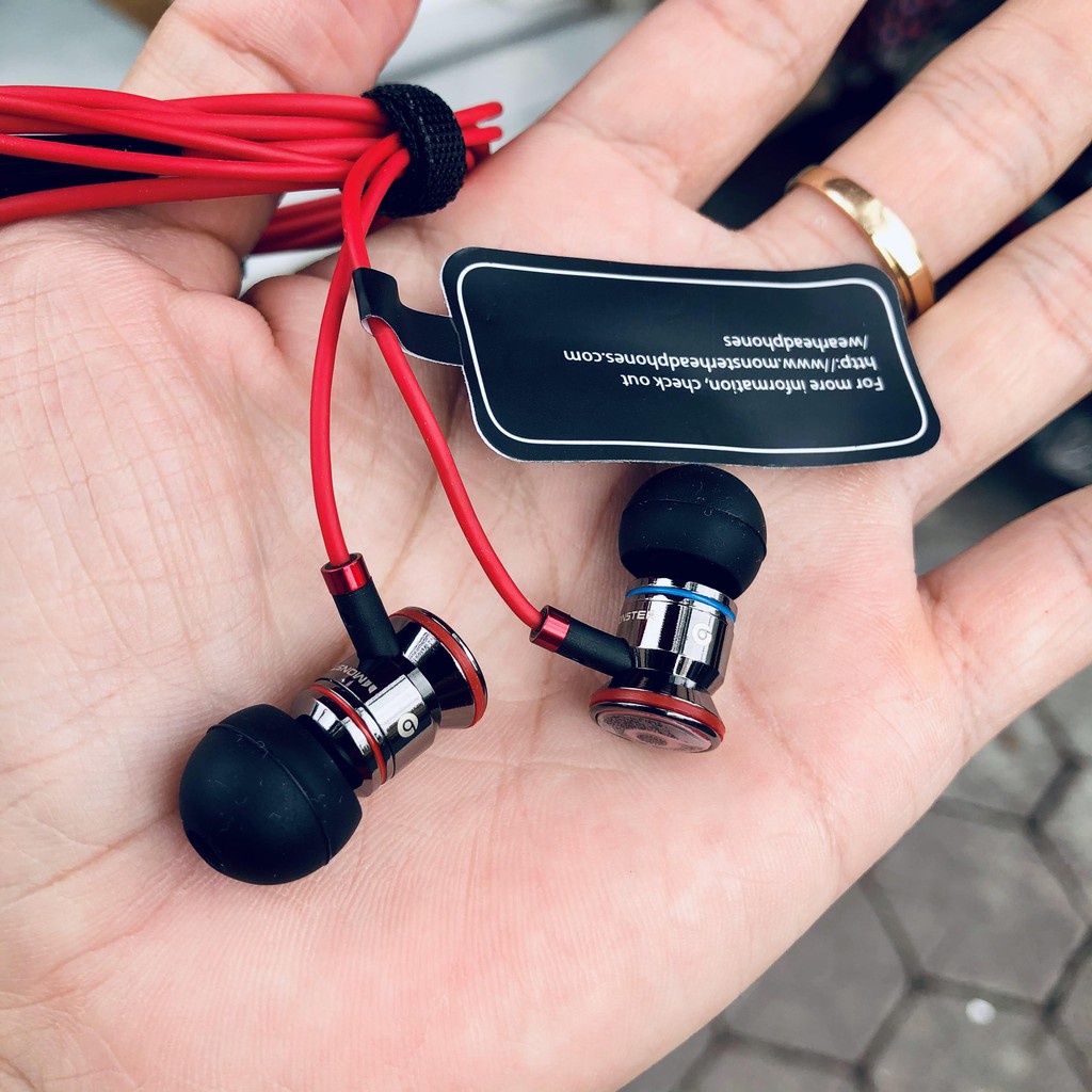Tai nghe iBeats Monster.Thiết kế thể thao, chất âm trầm mạnh mẽ, bass sâu dày. Chân kết nối 3.5mm