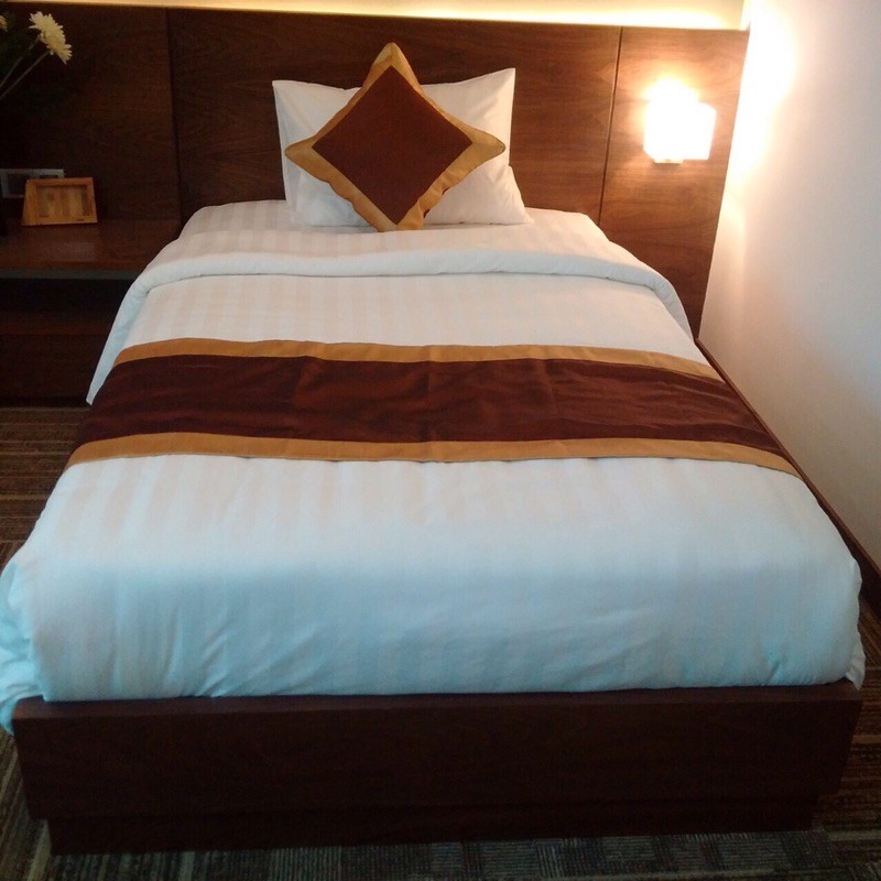 drap khách sạn 5sao sịn sò vải kẻ trắng và trang trơn