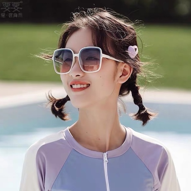 Kính phối màu mẫu to đi biển, đi chơi