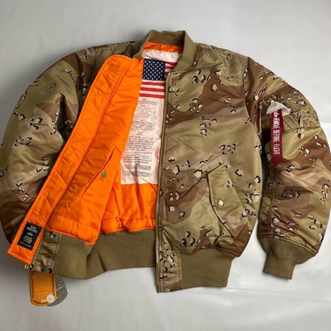 Áo Pilot Ma-1 chính hãng Alpha industries phiên bản cờ Mỹ in lời thề 12 ngôn ngữ - màu chocolate chip (sa mạc 6 màu)