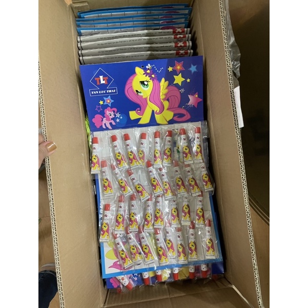 Tuýt keo thổi bong bóng 1 vĩ 32 tuýt