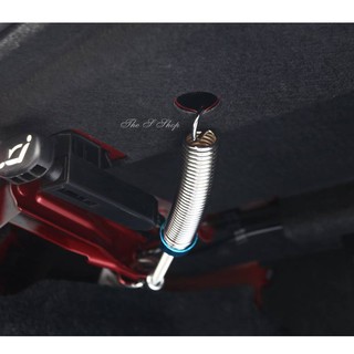 Lò xo tự động mở cốp xe ô tô