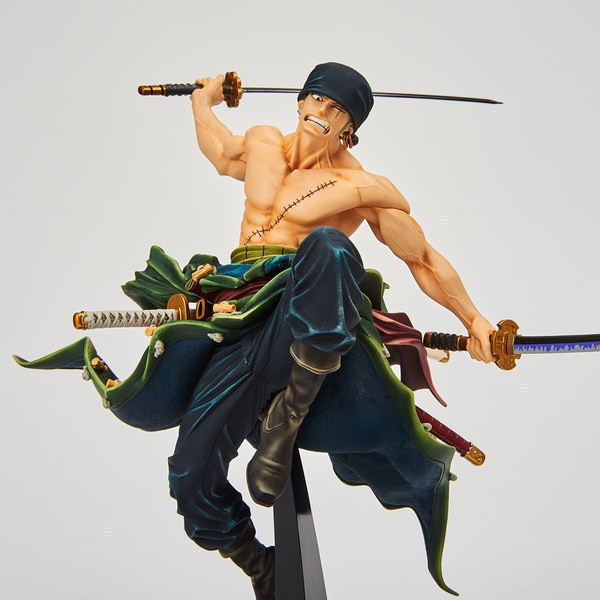 Mô hình One Piece Zoro cầm kiếm cực ngầu, cao 17cm fullbox có chân đế đi kèm