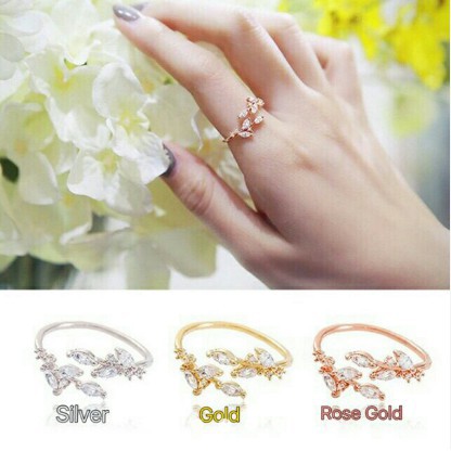 Nhẫn tay hình lá đính đá sang trọng