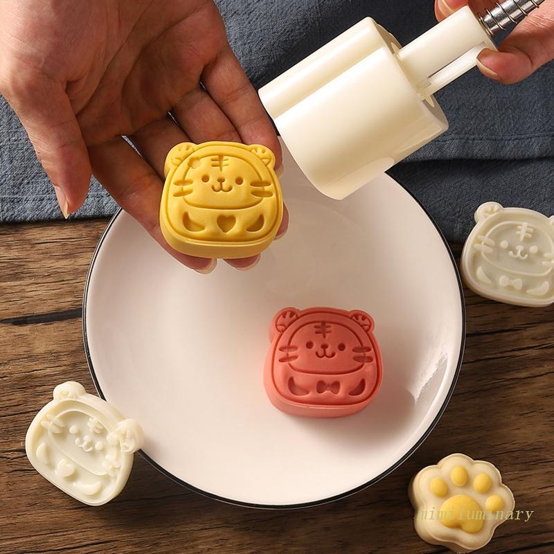 Khuôn Nhựa Làm Bánh Trung Thu Hình Hổ 50g DIY