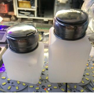 Hộp đựng nước rửa mạch