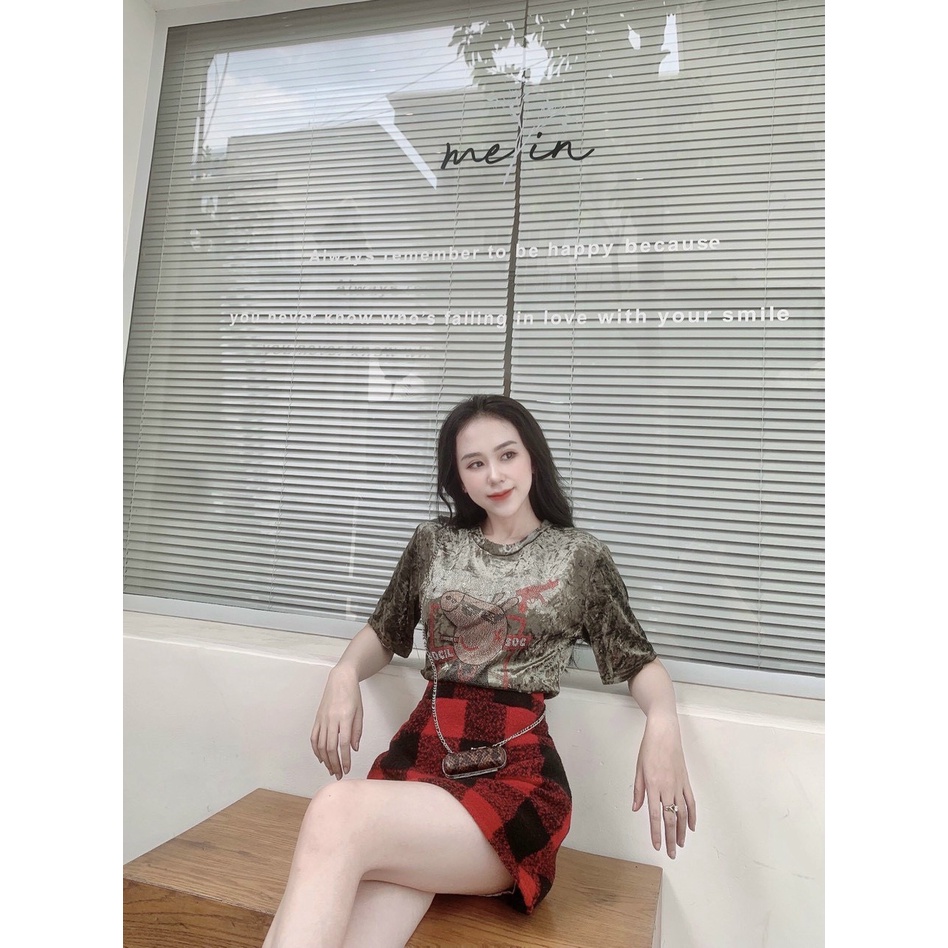 Set áo nhung + váy kate bố . Có 1 màu. Size dưới 55kg vừa. KÈm hình chụp thật 100%. Đơn giản mà đẹp. Mua nhanh kẻo hết