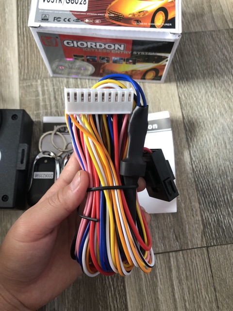 Sản phẩm gia đình làm: Phụ tùng ô tô/ combo 10 bộ khiển cửa VO3TR/G6028-12V