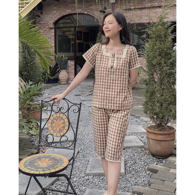 Bộ pijamas mặc nhà lửng ngố hoạ tiết kẻ ô, Đồ ngủ cổ vuông viền ren siêu mát chất đũi lụa