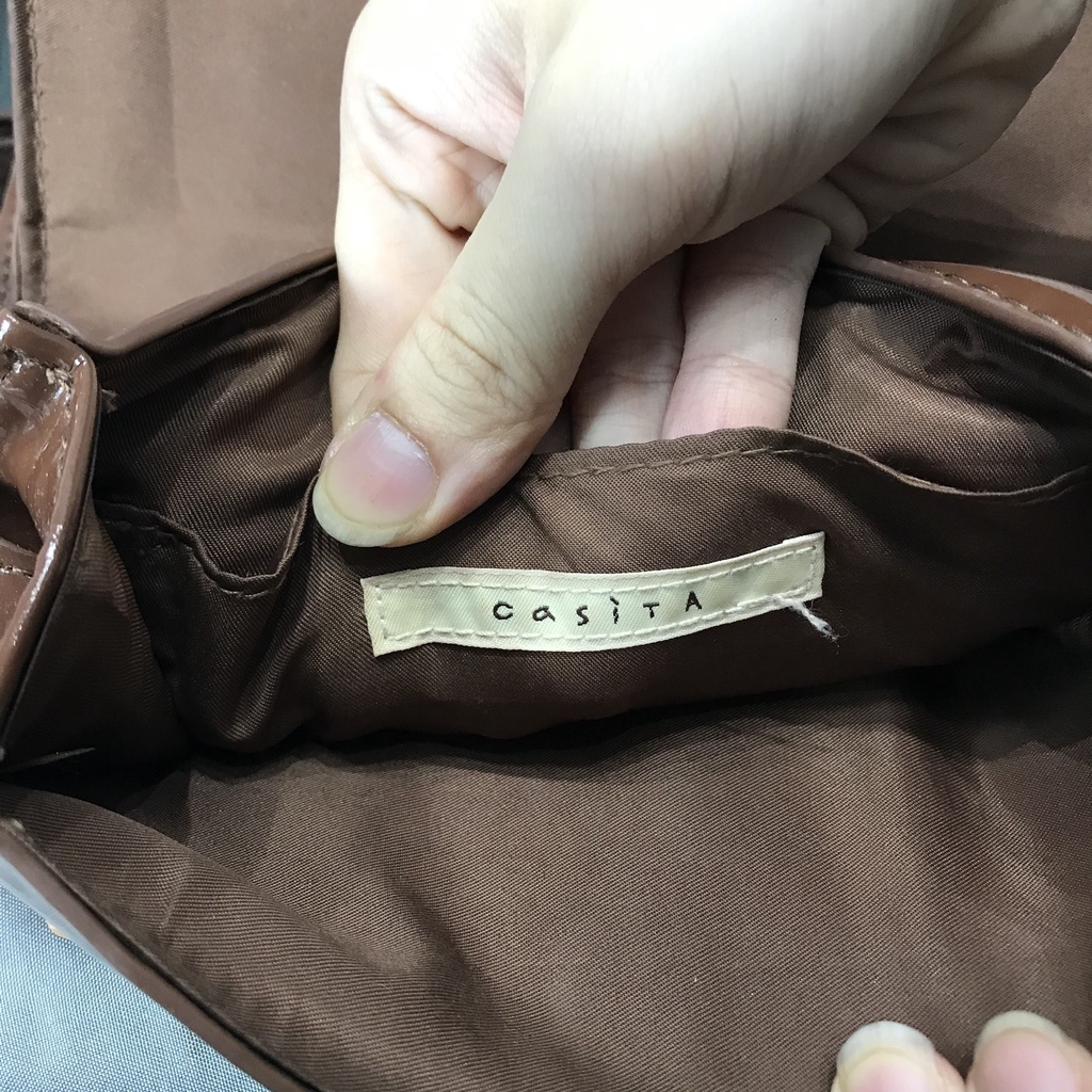 Túi xách si nhật màu nâu hiệu Casita