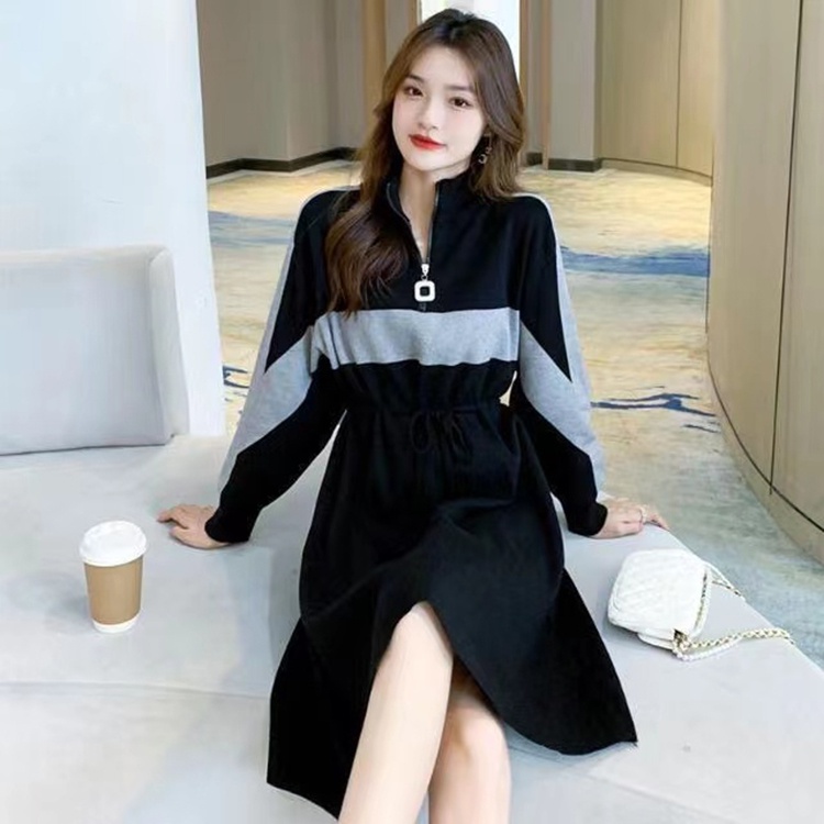 Đầm IELGY cổ lọ dáng rộng màu sắc tương phản thời trang dành cho nữ