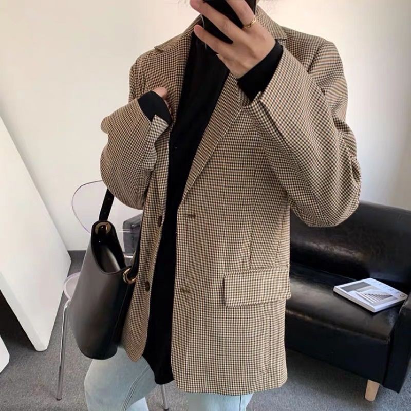 Áo vest kẻ nắp túi