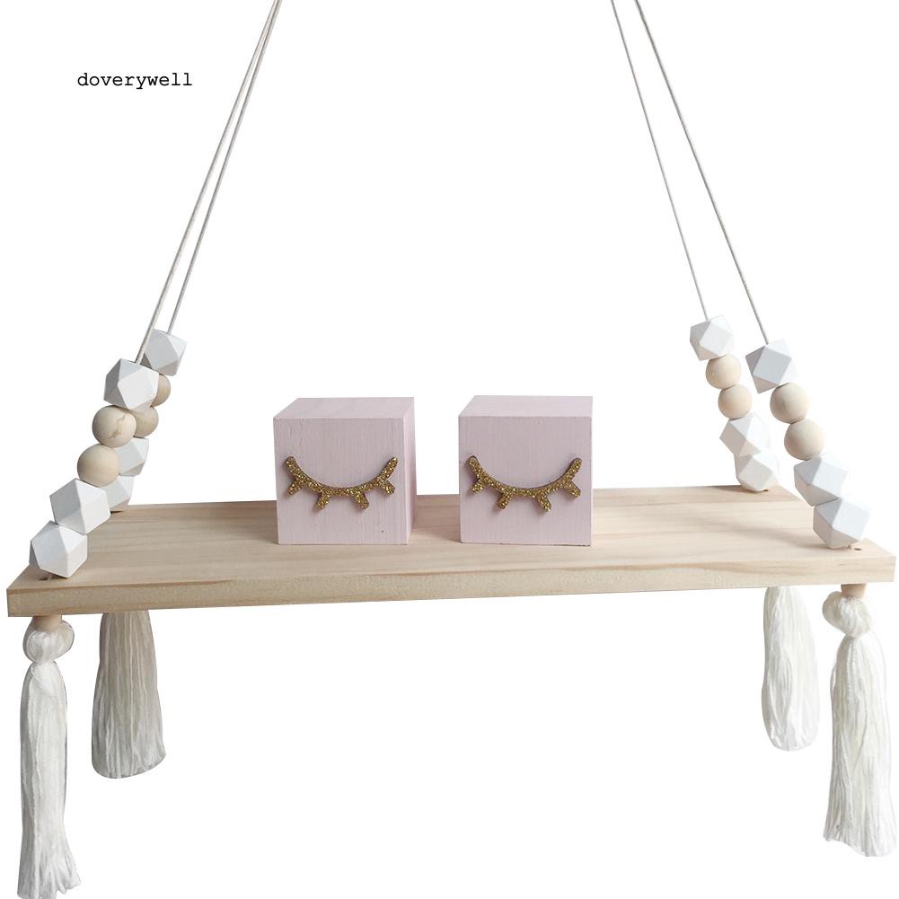 Kệ treo bằng gỗ phối hạt xỏ trang trí theo phong cách Bắc Âu đầy cá tính