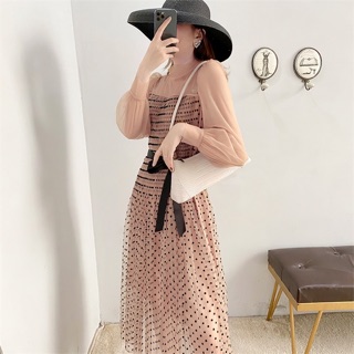 Váy xếp li chấm bi tay bồng