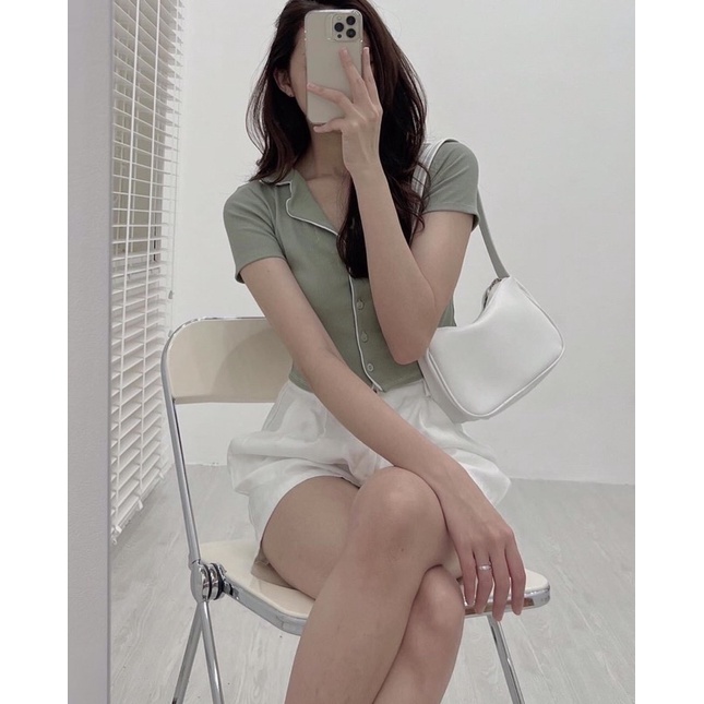 Croptop cổ vest viền trắng