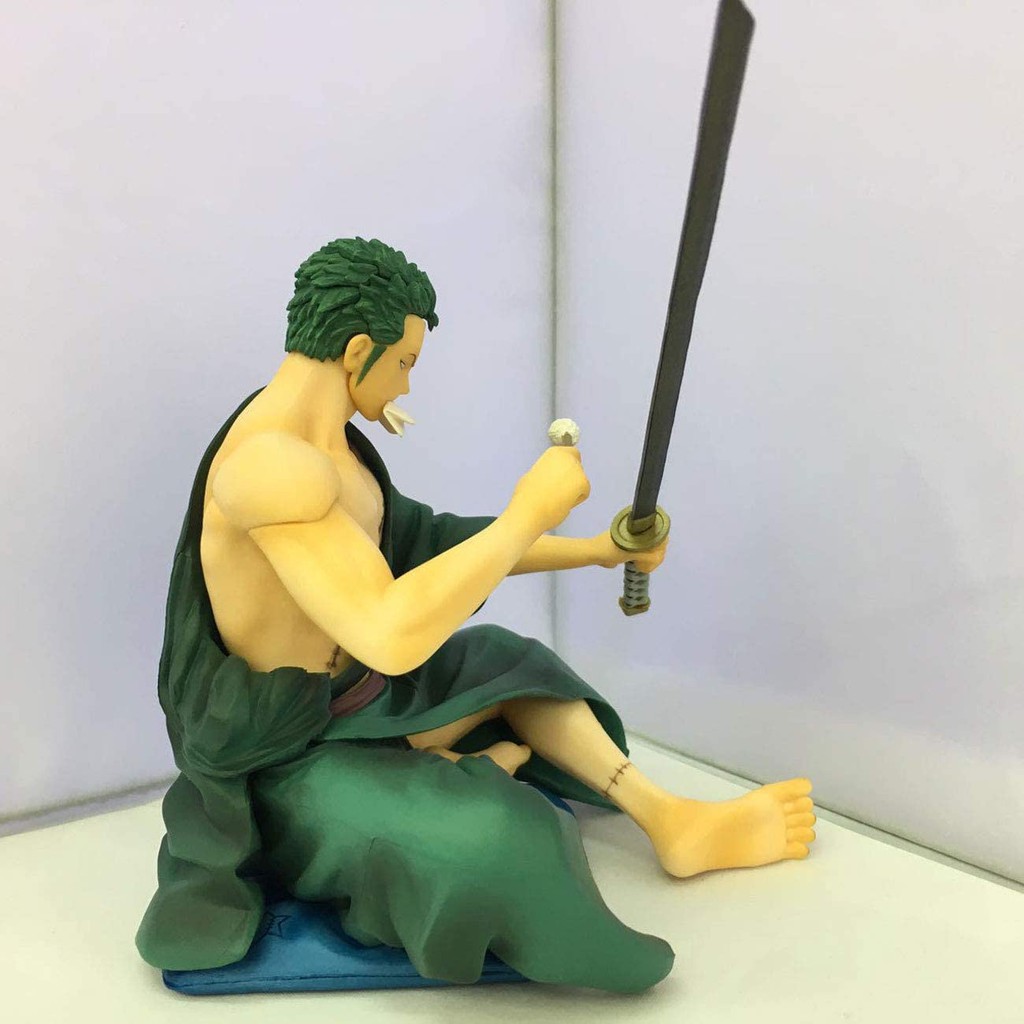 Mô hình Zoro One Piece ngồi lau kiếm 17cm chất liệu cao cấp