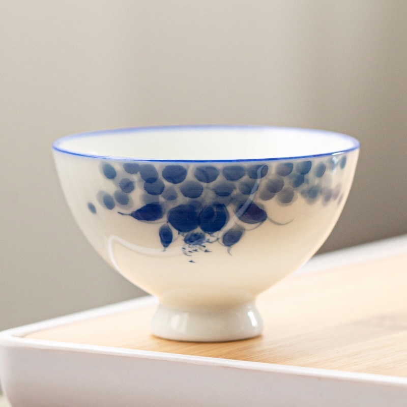 Chén Trà Sứ Thanh Hoa Vẽ Thủ Công Hoạ Tiết Sen Cao Cấp Thấu Quang