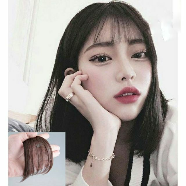 Tóc mái giả làm bằng sợi tơ mềm mượt.