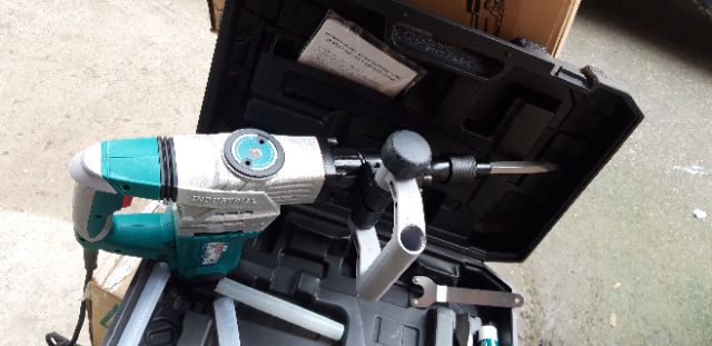 MÁY ĐỤC BÊ TÔNG CHUYÊN DÙNG 1300W TOTAL
MODEL: TH213006