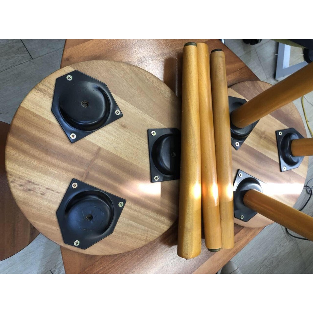 Bộ bàn ghế cafe gồm 1 bàn và 3 ghế phù hợp để ban công, trong phòng, bàn ghế chất liệu gỗ bóng mịn sang trọng