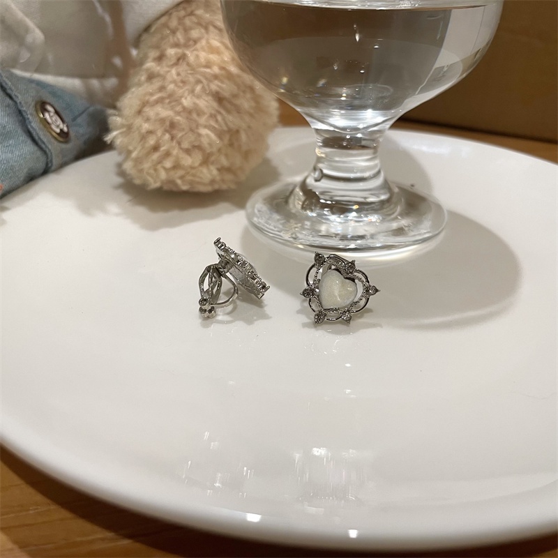 Khuyên Tai Hình Trái Tim Đính Kim Cương Lấp Lánh Cao Cấp Độc Đáo Qingdao