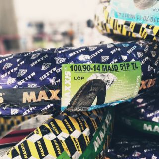 Vỏ xe Maxxis 100/90-14 dùng cho bánh sau PCX, SH mode,..