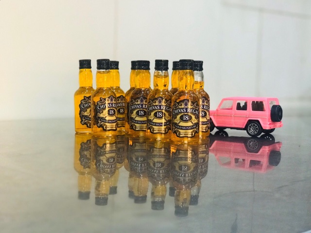 Chai rụ mô hình CHlVAS mini trang trí bánh sinh nhật