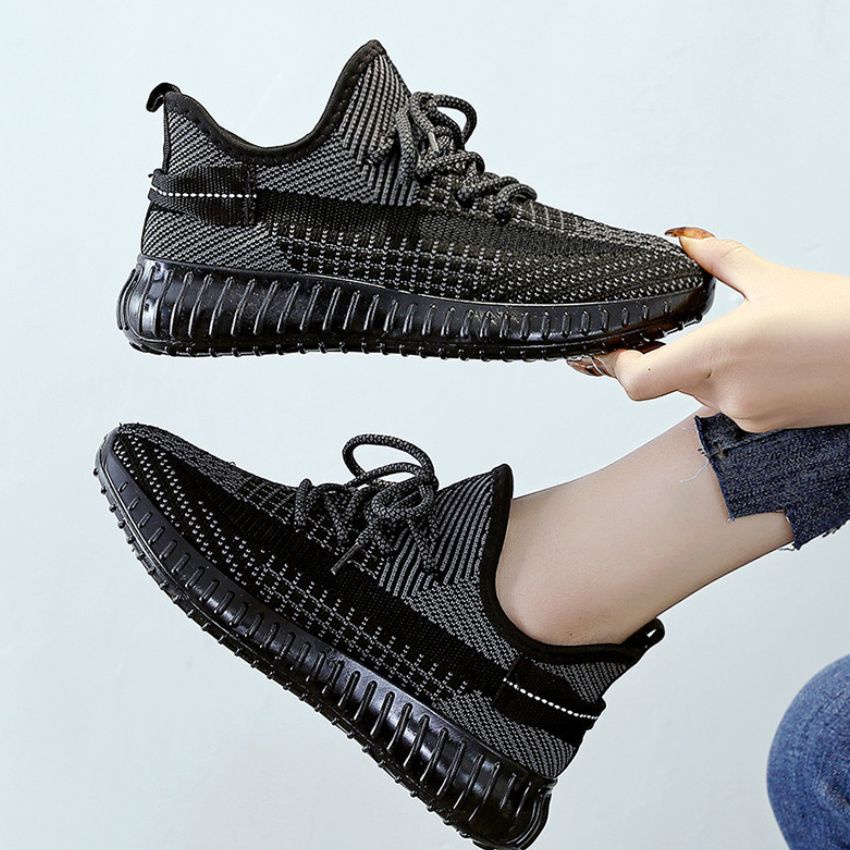 Giày Sneaker Nữ Cột Dây Cổ Vừa Tản Nhiệt Thông Hơi Đế Cao Su Non Êm Chân Kiểu Dáng Năng Động Nhiều Màu Đủ Size GTTN31