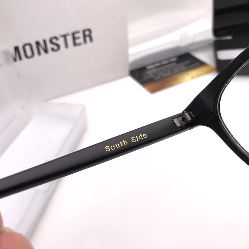 Gọng kính mát đen nhám South Side chữ V tặng hộp đựng | BigBuy360 - bigbuy360.vn