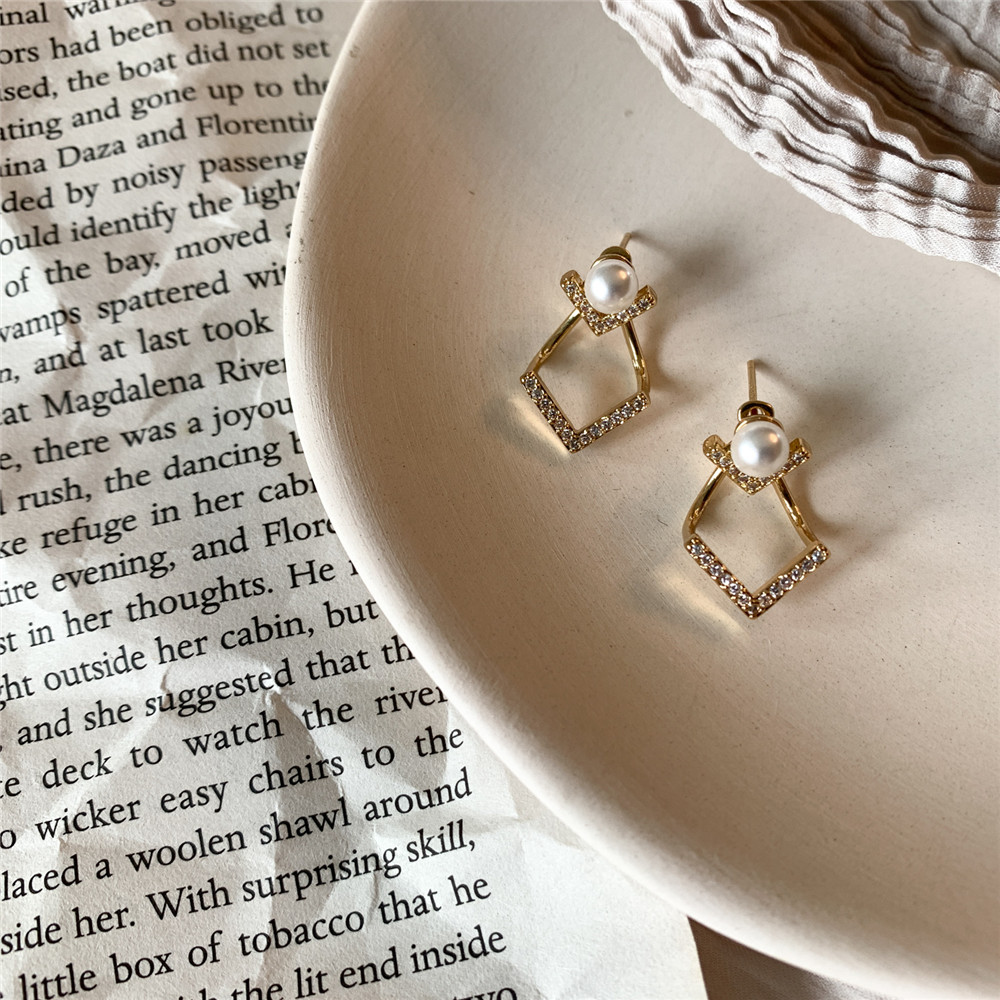 Bông tai chữ V thời trang dành cho nữ