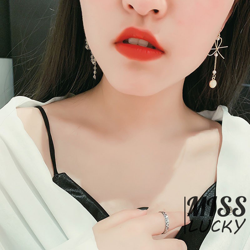 Khuyên tai nữ kiểu dáng không đối xứng thời trang cá tính