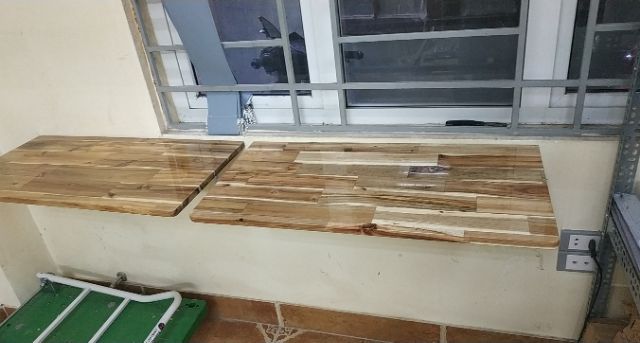 Bàn làm việc gấp treo tường PU loại A2 chịu lực 50kg-70kg