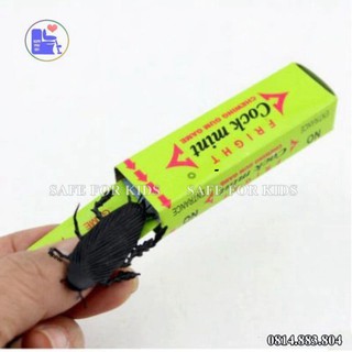 Đồ chơi troll độc đáo - kẹo cao su giả chú gián trong hộp