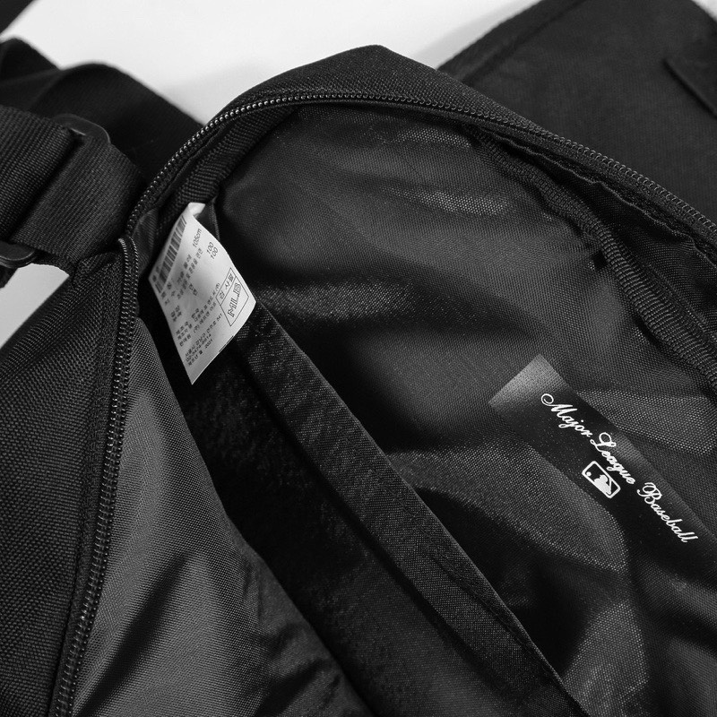 TÚI ĐEO CHÉO MLB   YANKEE   MEN BLACK/GOLD LOGO KIM LOẠI CAO CẤP