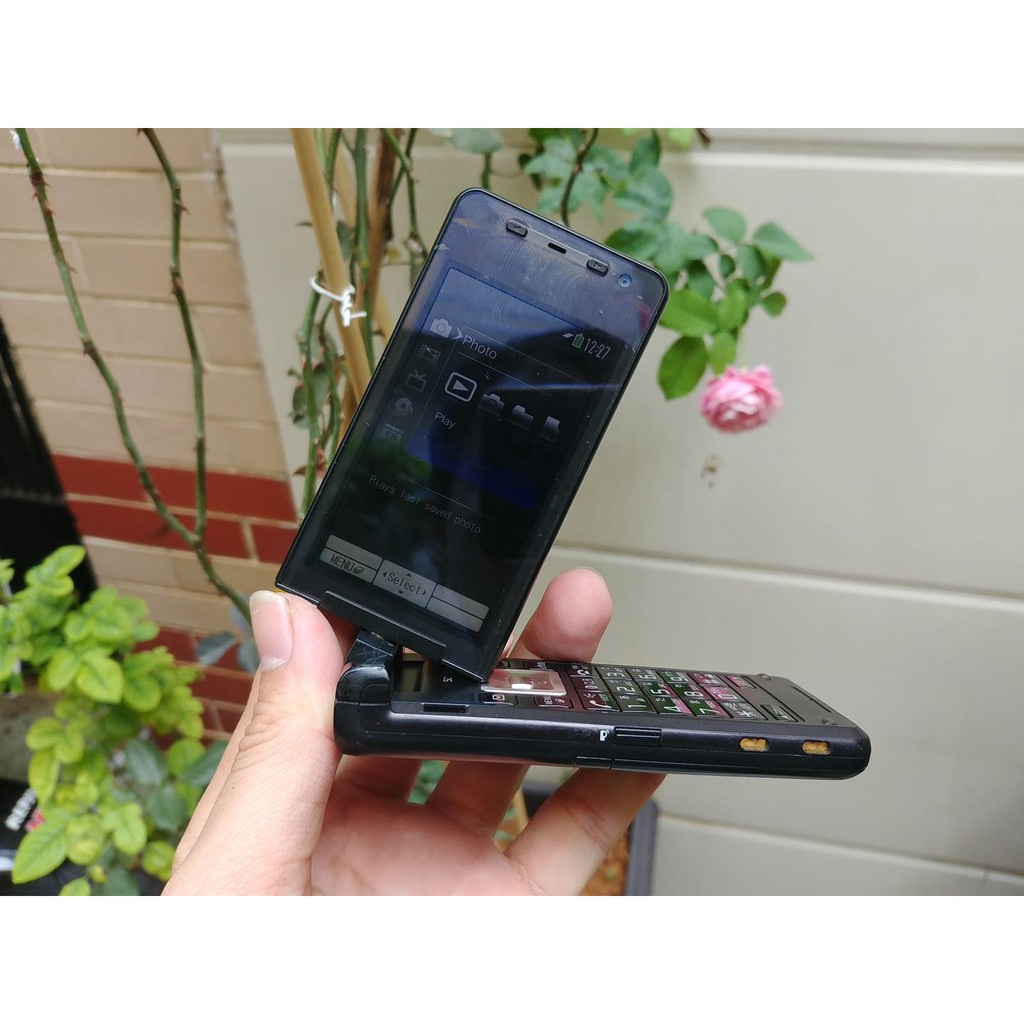 Điện thoại Sony Ericsson SO906i màu đen