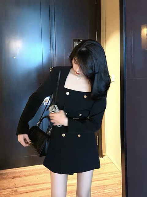 Váy cổ U kèm đai