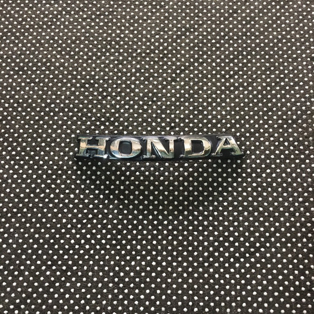 Tem tên chữ hãng HONDA dán đuôi đèn xe các dòng xe WAVE, DREAM,...