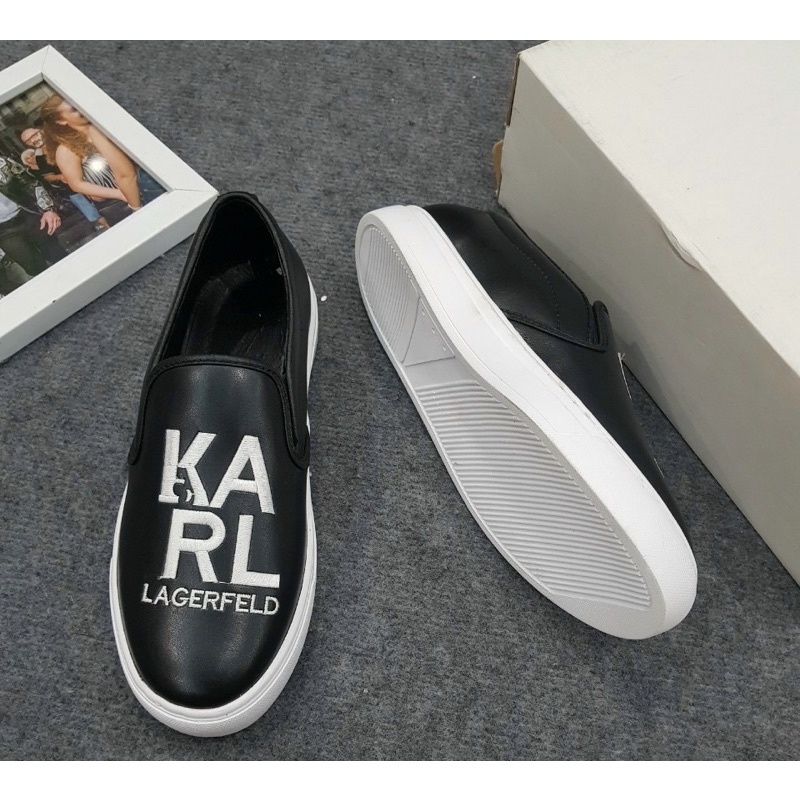 Giầy sục slip on nam có hoạ tiết chữ chìm đế trắng, Giầy nam phong cách trẻ trung btshop từ 38 đến 42