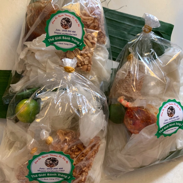 Bánh tránh phơi sương sốt me, ớt rim, muối hành phi