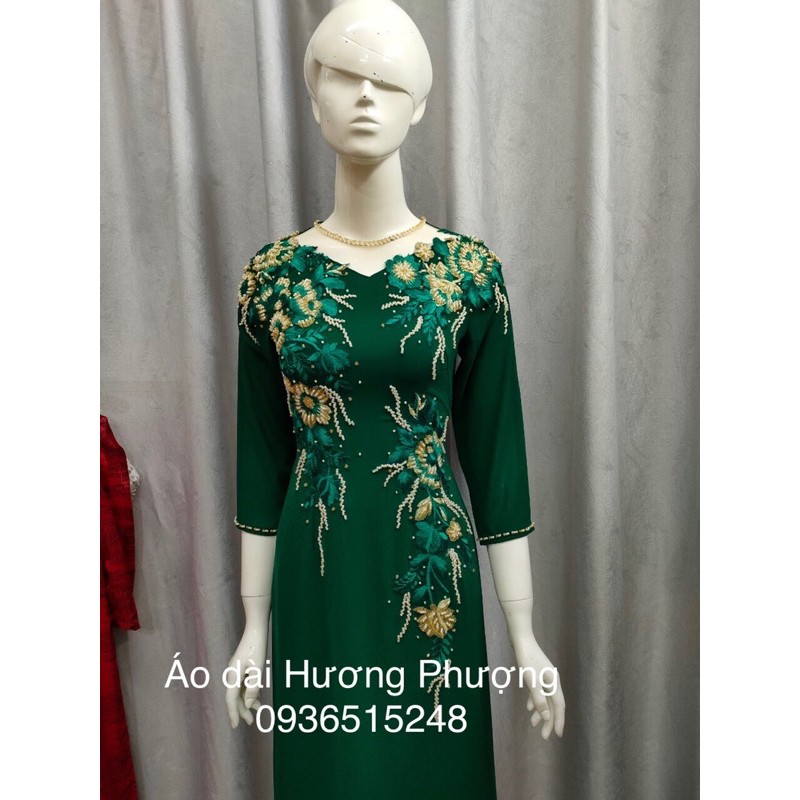 Áo dài trung niên màu xanh