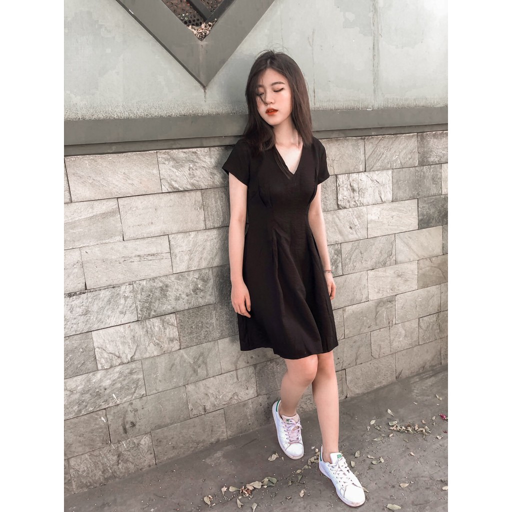 [XẢ KHO] Váy Đen Xoè Cổ Chữ V Dễ Thương Cá Tính