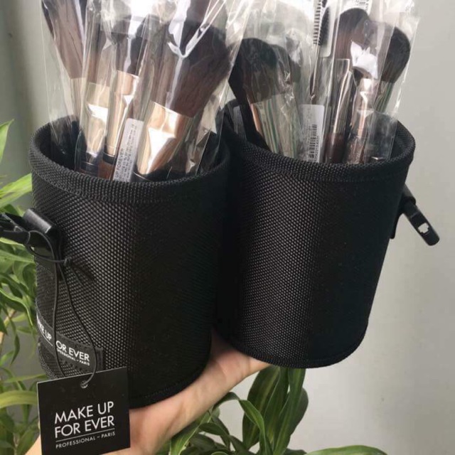 Ống đựng cọ make up forever