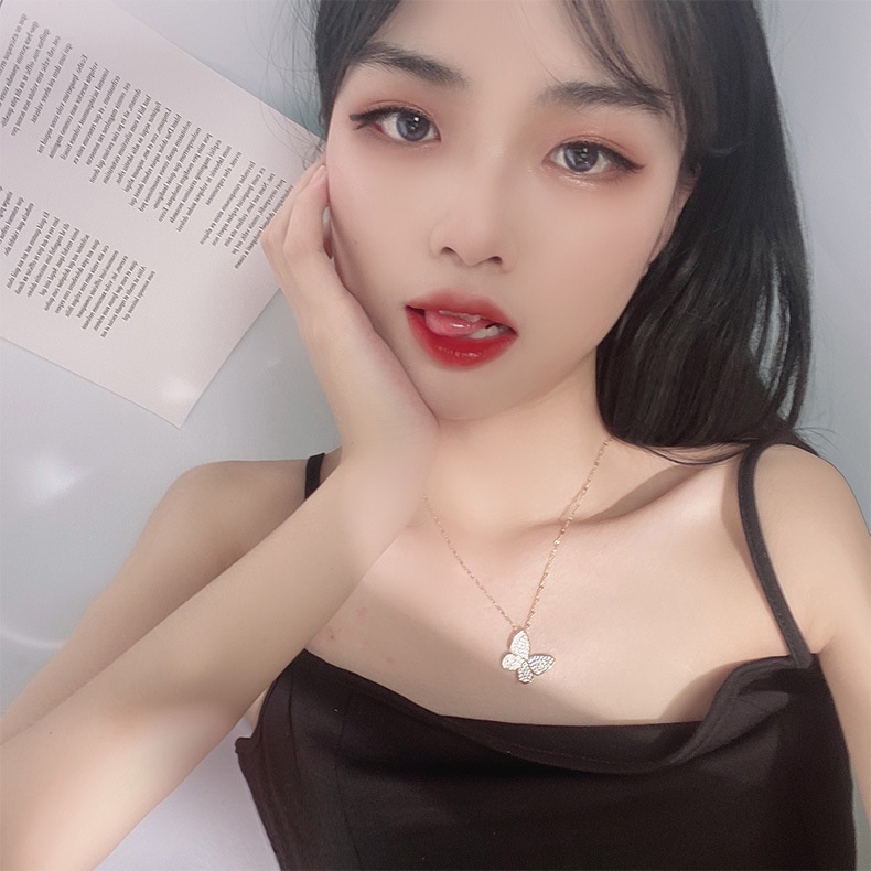 Vòng cổ thép titan mặt hình bướm đính đá sang trọng