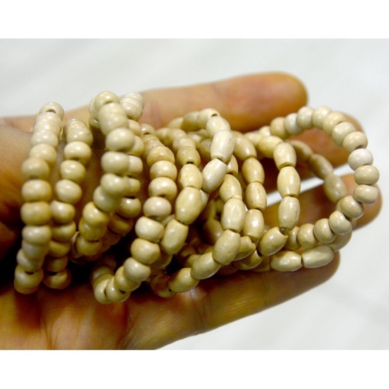 Dây chuỗi dâu tằm đeo tay cho bé