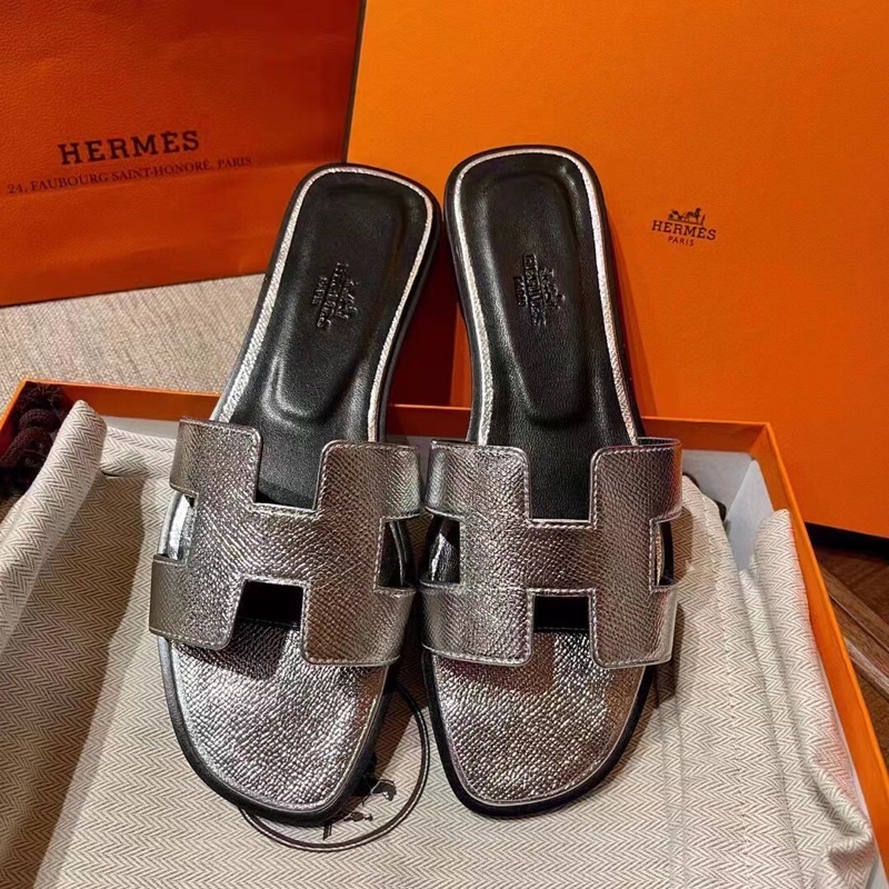 DÉP LÊ HERMES MÀU BẠC SIÊU HIẾM