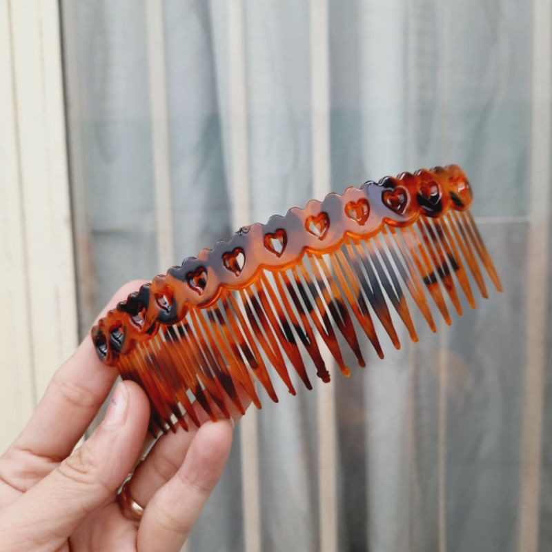 Lược cài nhựa trái tim hoạ tiết beo