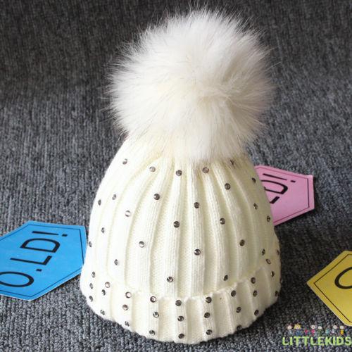 Mũ len giữ ấm đính quả bông cho bé