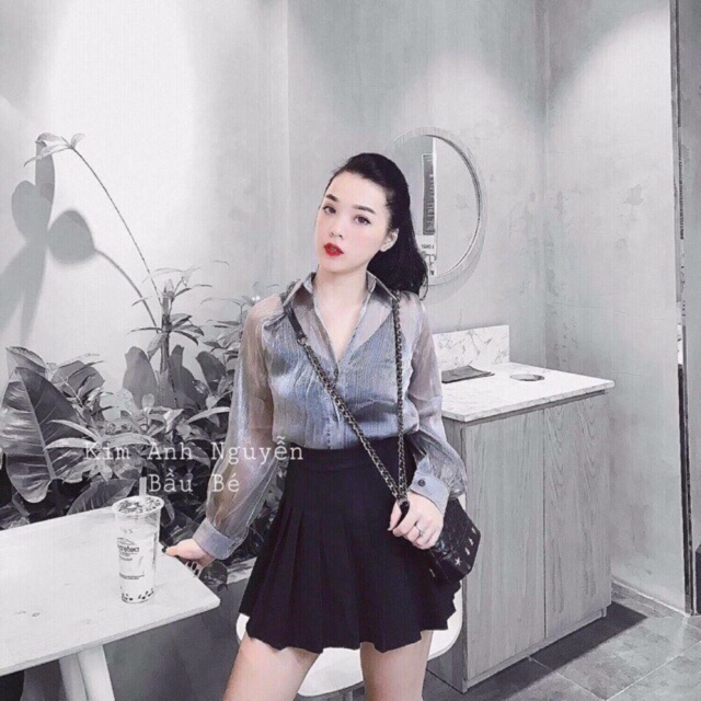 Áo sơ mi bạc chân váy đen